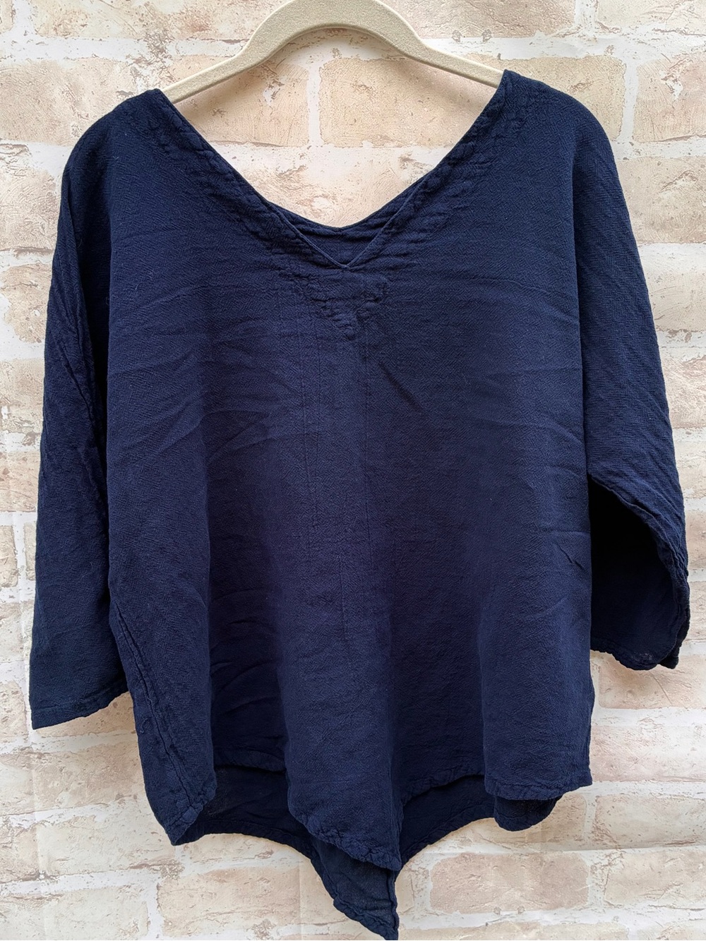 Oh My Gauze! Navy V-Neck Lightweight Linen Tunic size 2/L